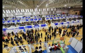 西安翻译学院2012届毕业生就业洽谈会在风雨操场举行