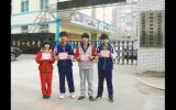 76岁老人摔倒在地半小时 4名中学生背其回家(图)